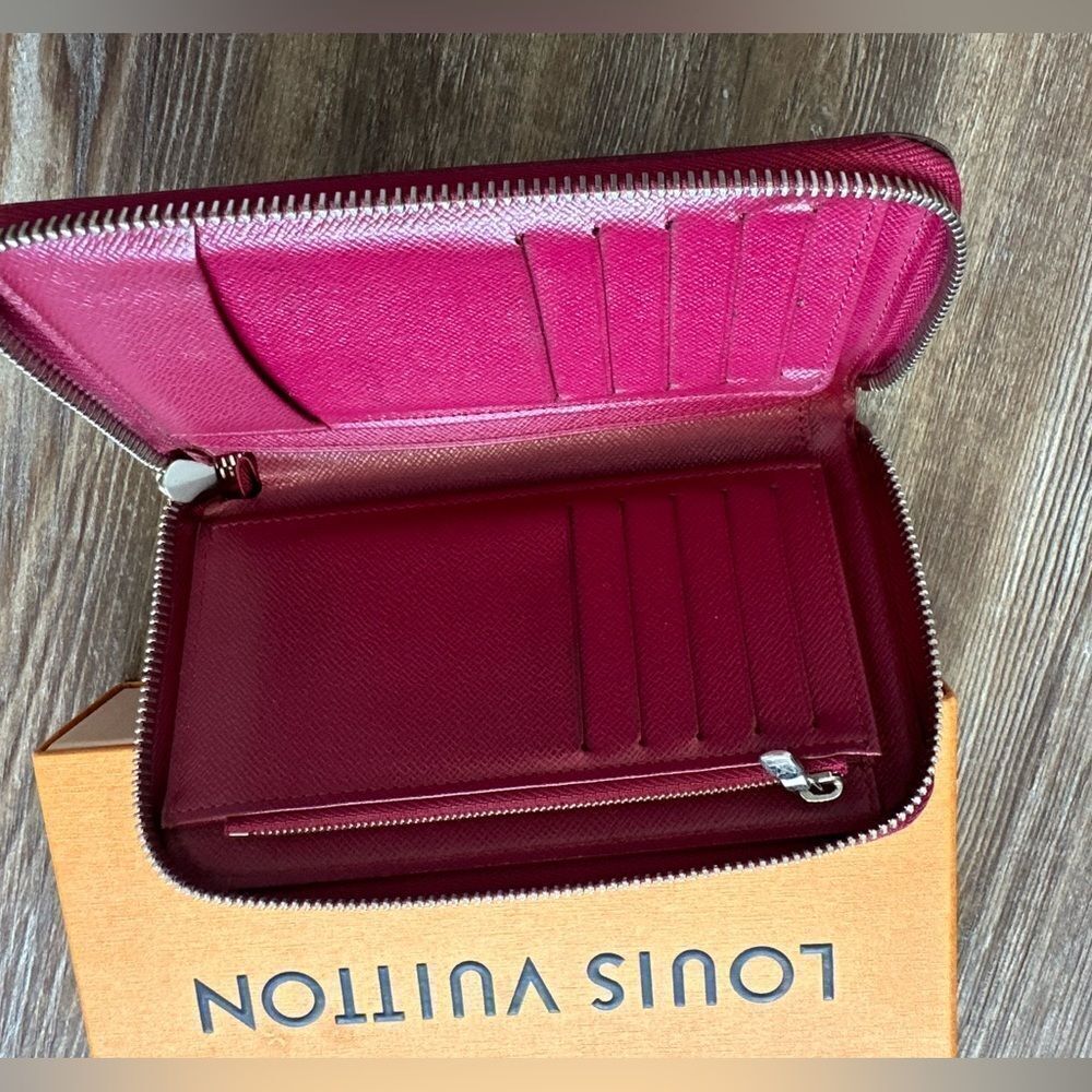 Louis Vuitton Epi leather wallet